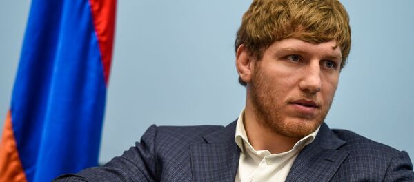 Церемония назначения Артура Алексаняна национальным послом ЮНИСЕФ в Армении (18 ноября 2019). Еревaн - Sputnik Արմենիա