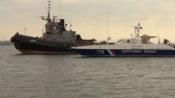 Задержанные в Черном море Украинские корабли покинули керченский порт - Sputnik Արմենիա
