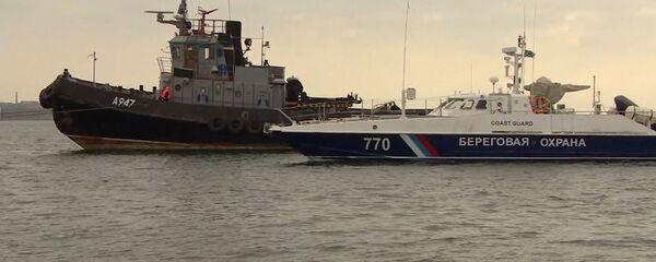 Задержанные в Черном море Украинские корабли покинули керченский порт - Sputnik Արմենիա