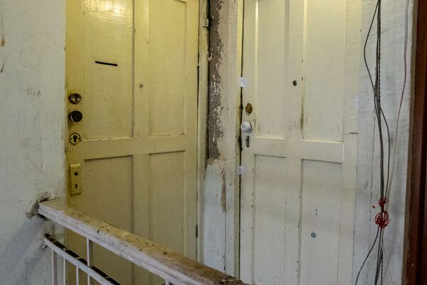 Какая же это мать: соседи погибшей в Нор-Ачине семьи рассказали о трагедии Какая же это мать: соседи погибшей в Нор-Ачине семьи рассказали о трагедии - Sputnik Армения