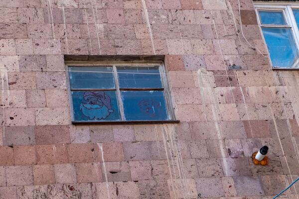 Какая же это мать: соседи погибшей в Нор-Ачине семьи рассказали о трагедии Какая же это мать: соседи погибшей в Нор-Ачине семьи рассказали о трагедии - Sputnik Армения