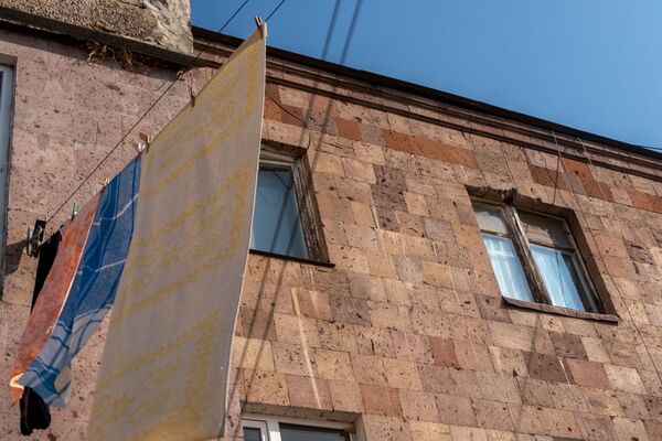 Какая же это мать: соседи погибшей в Нор-Ачине семьи рассказали о трагедии Какая же это мать: соседи погибшей в Нор-Ачине семьи рассказали о трагедии - Sputnik Армения