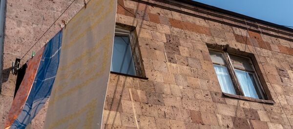 Окна от квартиры семьи, где произошла трагедия - Sputnik Армения