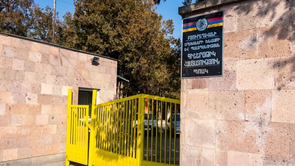 Ворота интерната, где учились двое из погибших от угарного газа детей - Sputnik Արմենիա