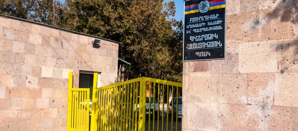Ворота интерната, где учились двое из погибших от угарного газа детей - Sputnik Արմենիա