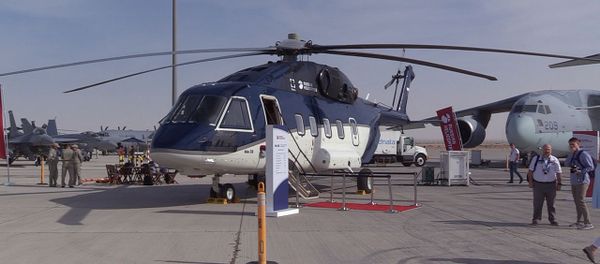 Вертолет Ми-38 в ОАЭ: арабские шейхи меняют американскую авиатехнику на российскую - Sputnik Армения