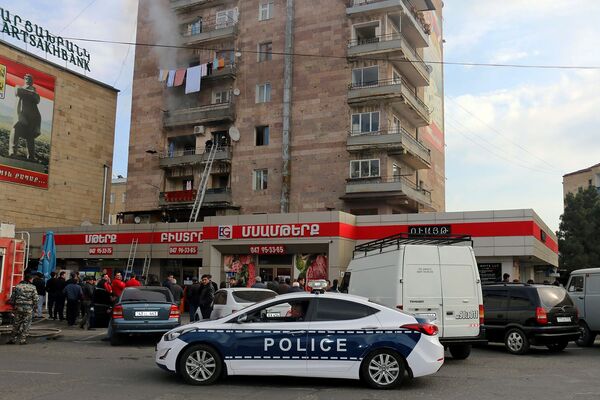 Հրդեհ Ստեփանակերտի բազմահարկ շենքերից մեկում. կա զոհ. լուսանկարներ Հրդեհ Ստեփանակերտի բազմահարկ շենքերից մեկում. կա զոհ. լուսանկարներ - Sputnik Արմենիա