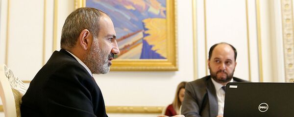 Совещание по законопроекту о высшем образовании и науки и предлагаемых изменений во главе с премьер-министром Николом Пашиняном (18 ноября 2019). Еревaн - Sputnik Արմենիա