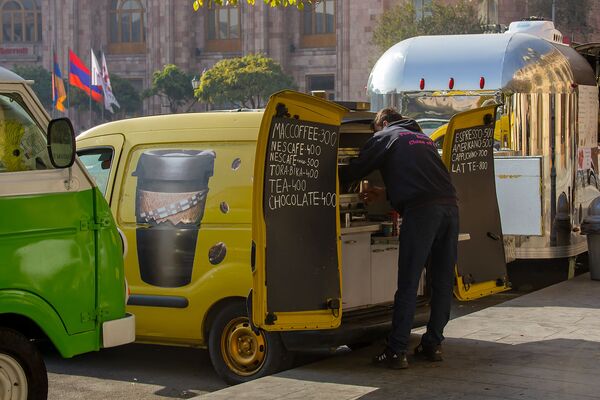 Կոլորի՞տ, թե՞ հակասանիտարական վիճակ. Երևանում շարժական կրպակների խնդիրը կրկին հրատապ է - Sputnik Արմենիա