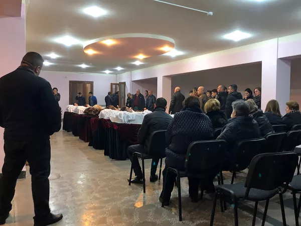 Отец погибших от угарного газа детей не может прийти в себя - они виделись два года назад Отец погибших от угарного газа детей не может прийти в себя - они виделись два года назад - Sputnik Армения
