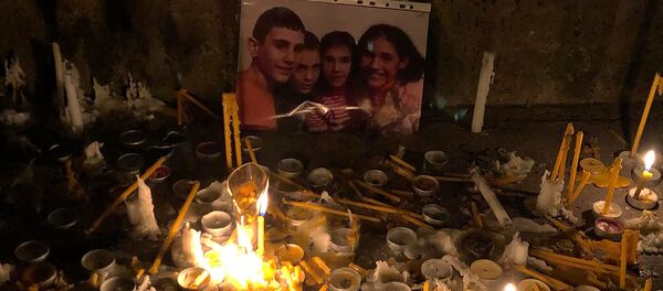 Панихида умершей от угарного газа семьи Миронюк (19 ноября 2019). Нор-Ачин - Sputnik Армения
