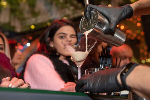 Когда физик и химик заделались барменами: почему девушки в Армении любят напитки покрепче - Sputnik Армения