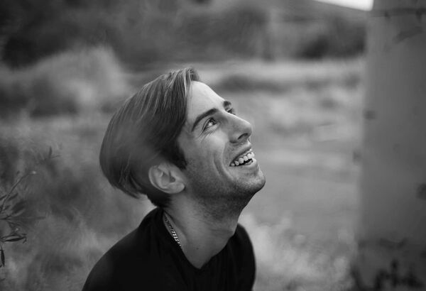 Мужчинам найти спонсоров сложнее: что мы знаем об армянских красавцах на мировых подиумах - Sputnik Армения