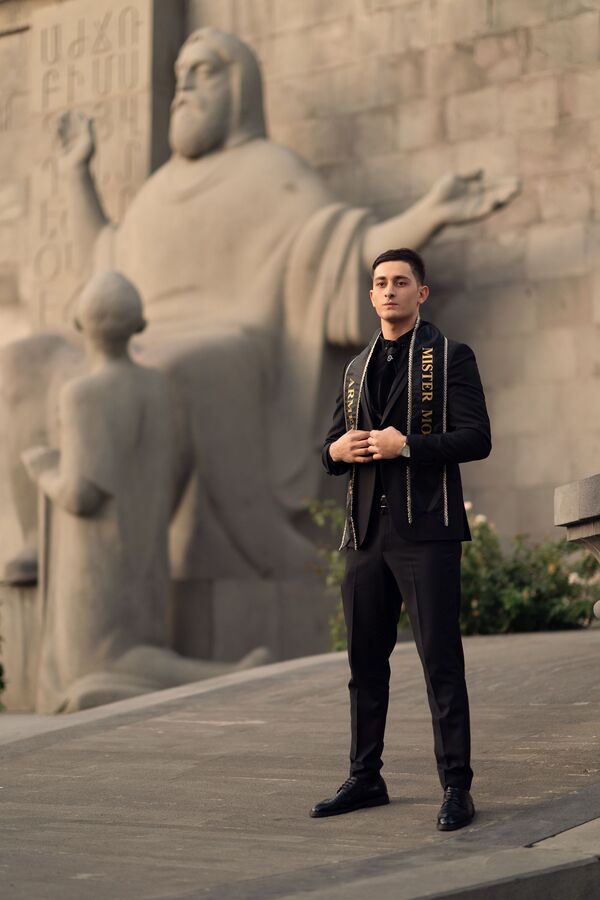 Мужчинам найти спонсоров сложнее: что мы знаем об армянских красавцах на мировых подиумах - Sputnik Армения