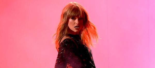 Выступление Тейлор Свифт во время American Music Awards 2019 (9 октября 2018). Лос-Анджелес - Sputnik Армения