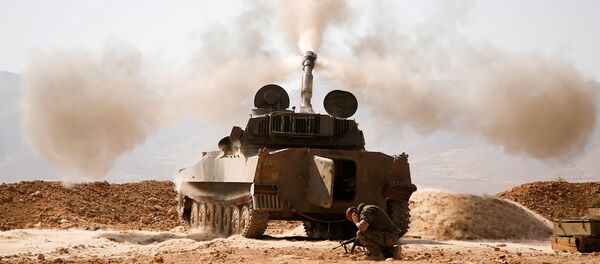 Боевик Хезболла во время залпа в Западном Каламуне (23 августа 2017). Сирия - Sputnik Армения