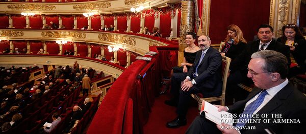 Премьер-министр Никол Пашинян с супругой Анной Акопян посетили оперный театр Ла Скала (20 ноября 2019). Милан - Sputnik Армения