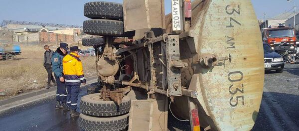 Дорожно-транспортное происшествие на улице Давида Бека (21 ноября 2019). Еревaн Дорожно-транспортное происшествие на улице Давида Бека (21 ноября 2019). Еревaн - Sputnik Армения