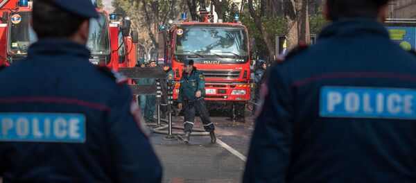 Пожар на перекрестке улиц Абовяна и Пушкина (21 ноября 2019). Еревaн - Sputnik Արմենիա