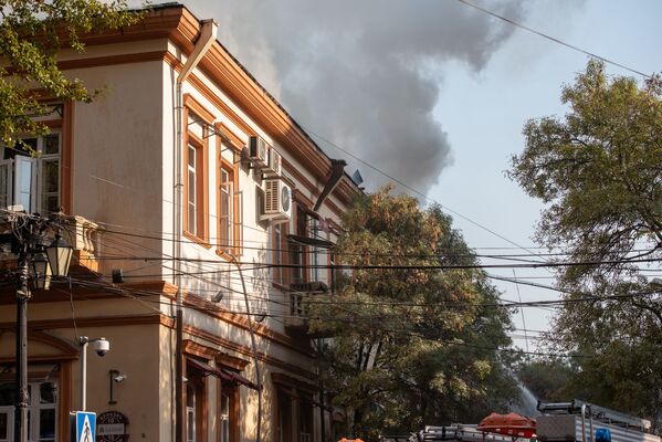 Пожар на перекрестке улиц Абовяна и Пушкина (21 ноября 2019). Еревaн - Sputnik Армения