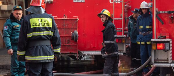 Пожар на перекрестке улиц Абовяна и Пушкина (21 ноября 2019). Еревaн - Sputnik Արմենիա