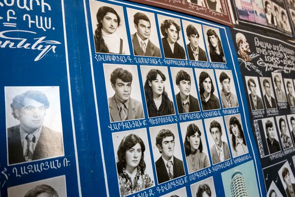 Хранитель памяти, или Как сторож Вардан превратил полуразрушенную школу в музей Зовасара - Sputnik Армения