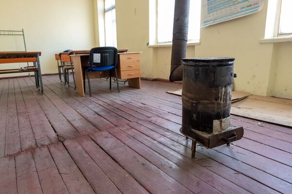 Хранитель памяти, или Как сторож Вардан превратил полуразрушенную школу в музей Зовасара - Sputnik Армения