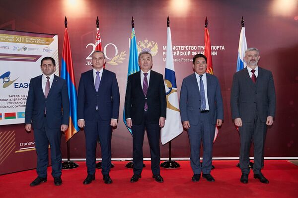 Տրանսպորտային ծառայությունների թվայնացում, անվտանգություն. Պապիկյանը Մոսկվայում է Տրանսպորտային ծառայությունների թվայնացում, անվտանգություն. Պապիկյանը Մոսկվայում է - Sputnik Արմենիա