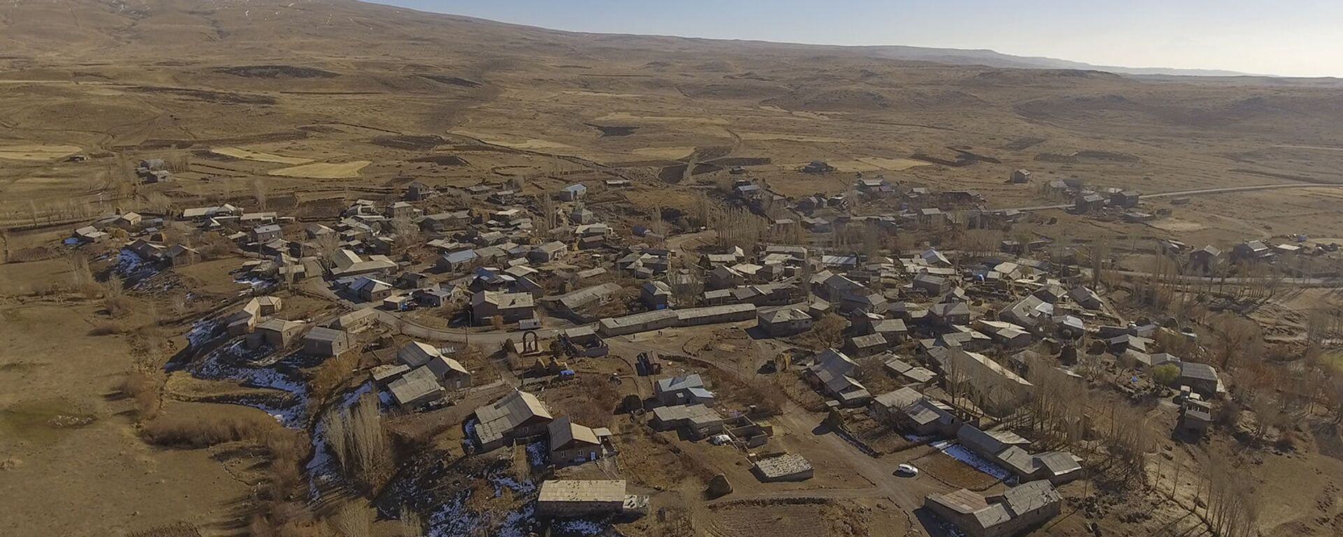Вид на село Зовасар Арагацотнской области Армении с высоты птичьего полета - Sputnik Армения, 1920, 09.08.2021