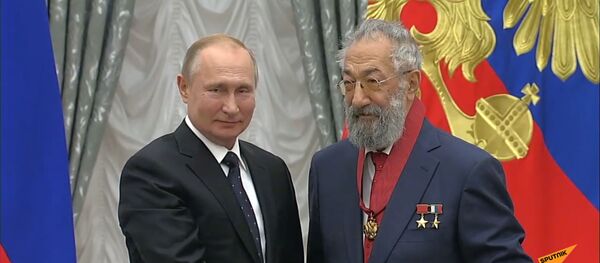 Артур Чилингаров рассмешил президента Владимира Путина, случайно встав на его место - Sputnik Армения