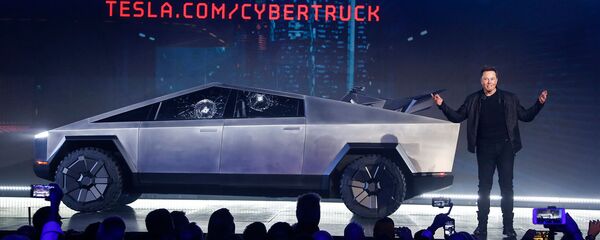 Гендиректор Tesla Элон Маск во время презентации Cybertruck в студии дизайна Tesla (21 ноября 2019). Калифорния - Sputnik Արմենիա