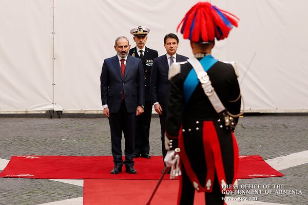 Встреча Пашинян-Конте: армянский премьер отчитался о беседе с итальянским коллегой Встреча Пашинян-Конте: армянский премьер отчитался о беседе с итальянским коллегой - Sputnik Армения