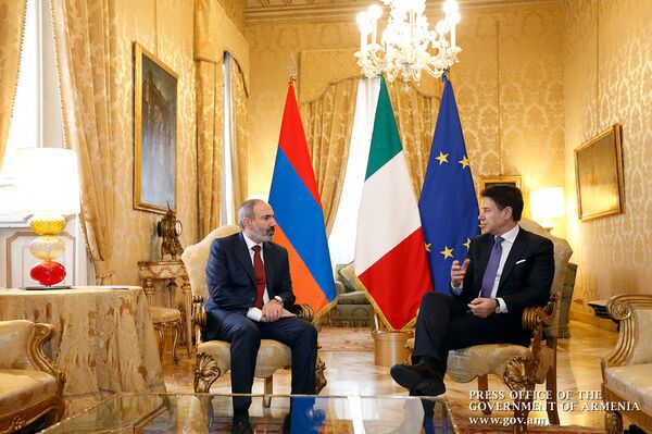 Встреча Пашинян-Конте: армянский премьер отчитался о беседе с итальянским коллегой Встреча Пашинян-Конте: армянский премьер отчитался о беседе с итальянским коллегой - Sputnik Армения