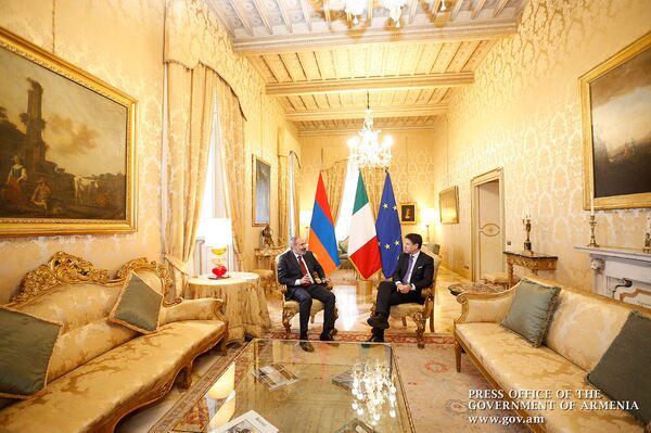 Встреча Пашинян-Конте: армянский премьер отчитался о беседе с итальянским коллегой Встреча Пашинян-Конте: армянский премьер отчитался о беседе с итальянским коллегой - Sputnik Армения