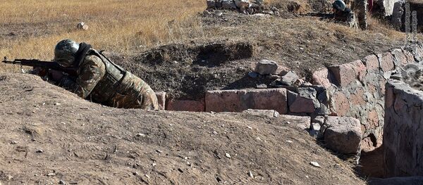 Армянские военнослужащие на учениях по стрельбе - Sputnik Արմենիա