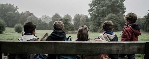 Дети на лавке - Sputnik Արմենիա