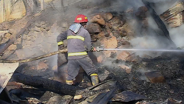 Крупный пожар в Аджарии уничтожил семь домов - видео - Sputnik Армения