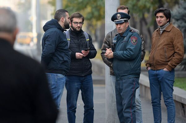 Движение Рестарт требует от СНБ Армении защиты от атак в соцсетях - Sputnik Армения