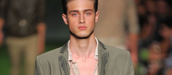 Топ-модель армянского происхождения Арам Геворгян на показе коллекции Etro весна 2011 Топ-модель армянского происхождения Арам Геворгян на показе коллекции Etro весна 2011 - Sputnik Արմենիա