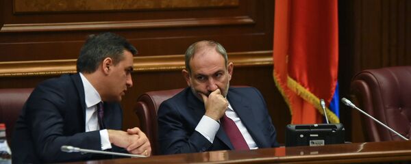 Премьер-министр Никол Пашинян и омбудсмен Арман Татоян на Международной конференции, посвященной 15-летию офиса омбудсмена в Армении (26 ноября 2019). Еревaн Премьер-министр Никол Пашинян и омбудсмен Арман Татоян на Международной конференции, посвященной 15-летию офиса омбудсмена в Армении (26 ноября 2019). Еревaн - Sputnik Արմենիա