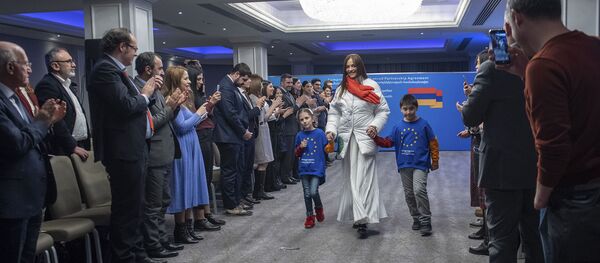 Հաշմանդամություն ունեցող անձինք ու հայտնիները` մեկ բեմում Հաշմանդամություն ունեցող անձինք ու հայտնիները` մեկ բեմում - Sputnik Արմենիա