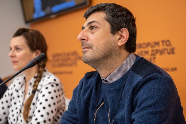 Литература, как горящая изба - входят только женщины: открыт прием заявок на Антоновку Литература, как горящая изба - входят только женщины: открыт прием заявок на Антоновку - Sputnik Армения