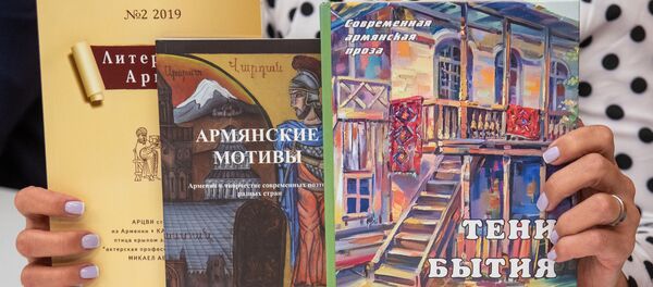 Видеомост Москва-Ереван-Минск-Кишинев, посвященный презентации второго сезона литературной премии Антоновка. 40+ (27 ноября 2019). Еревaн - Sputnik Армения
