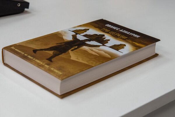 Литература, как горящая изба - входят только женщины: открыт прием заявок на Антоновку Литература, как горящая изба - входят только женщины: открыт прием заявок на Антоновку - Sputnik Армения