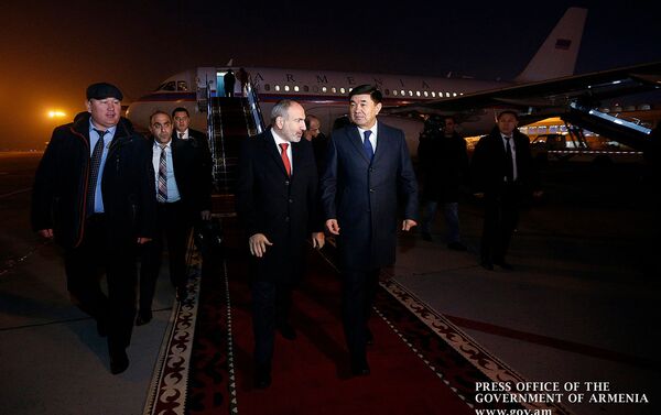 Премьер-министр Армении Никол Пашинян прибыл в Кыргызстан (27 ноября 2019). Бишкек - Sputnik Армения