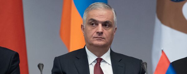 Вице-премьер Армении Мгер Григорян на совместном заседании контрольных палат стран Евразийского союза (28 ноября 2019). Еревaн Вице-премьер Армении Мгер Григорян на совместном заседании контрольных палат стран Евразийского союза (28 ноября 2019). Еревaн - Sputnik Արմենիա