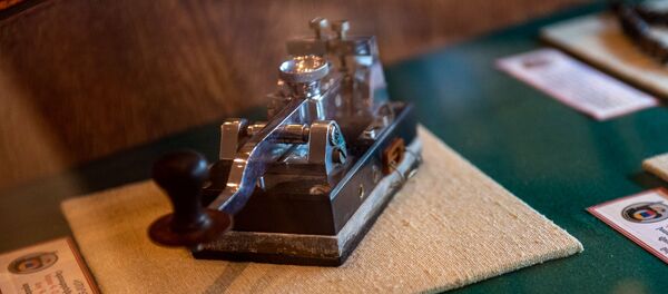 Аппарат Морзе, использовавшийся в течение 15 лет Геворком и Гоар Вартанян в музее СНБ Армении - Sputnik Армения