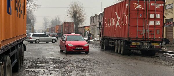 Грузовые автомобили у нового таможенного терминала в Гюмри - Sputnik Армения