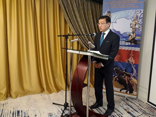 Возвысить степь, не принижая горы: казахский эпос впервые перевели на армянский Возвысить степь, не принижая горы: казахский эпос впервые перевели на армянский - Sputnik Армения