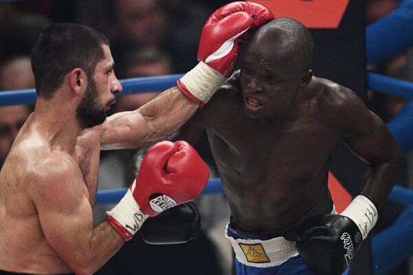 Армяне рулят! Боксер Эдгар Гукасян победил танзанийца Кулву Бушира - Sputnik Армения